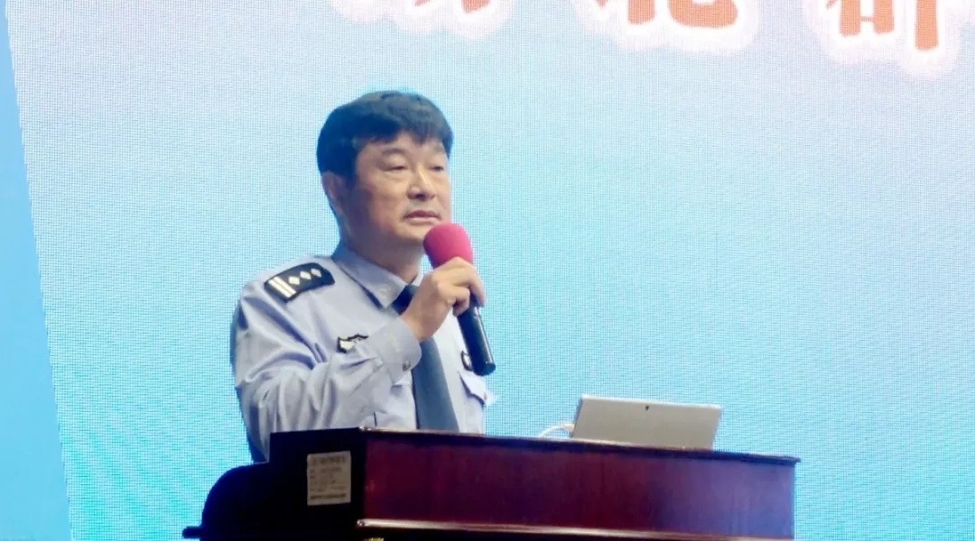 荆门市交警支队支队长魏开平讲话